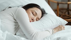 Tantangan Tidur di Usia Tua: Mengapa Semakin Sulit Mendapatkan Istirahat yang Nyenyak?