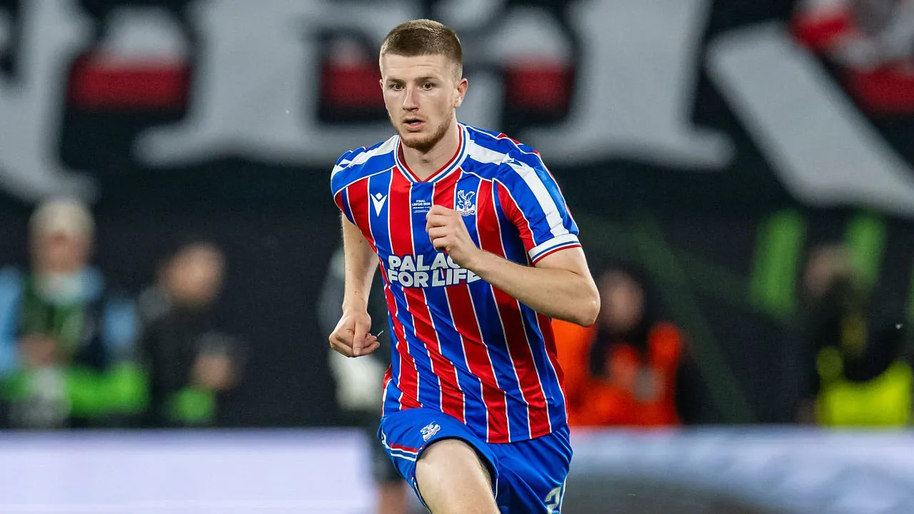 ---
Manchester United Berisiko Menghadapi Kesalahan Besar Jika Rekrut Adam Wharton

---