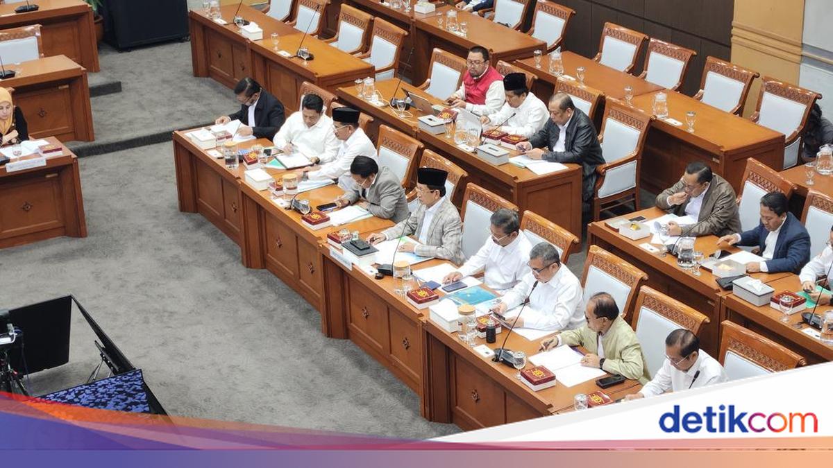 ---
Prioritas Pengangkatan 18.000 Guru Honorer Madrasah Menjadi ASN

---