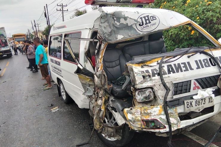Kecelakaan Beruntun di Toba Melibatkan Mobil Jenazah, Enam Orang Terluka