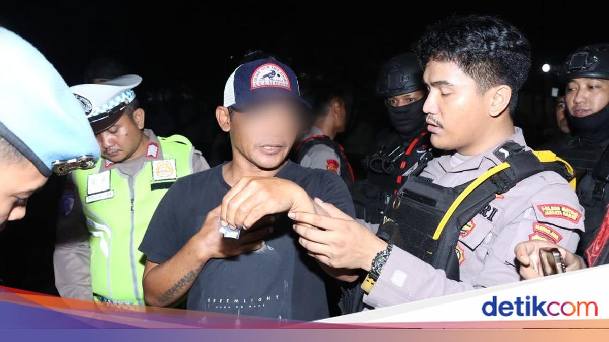 ---
Dua Pria Ditangkap Polisi dalam Operasi Berantas Jaya di Jakarta Barat

---
