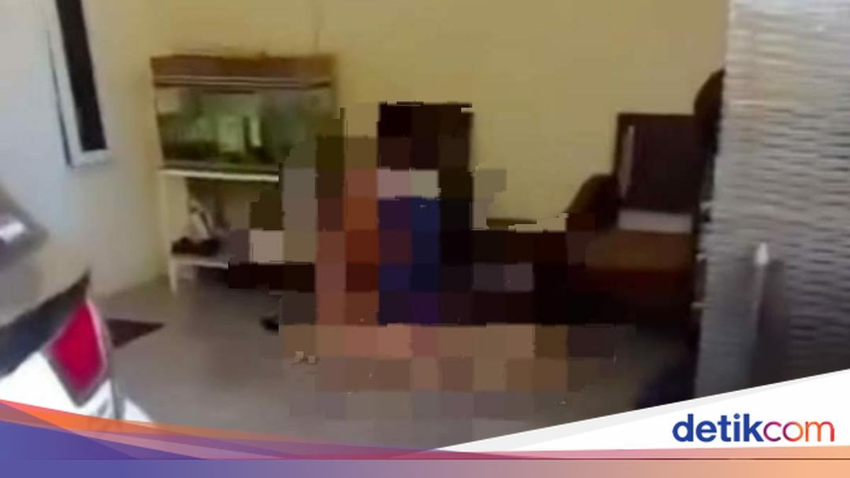 ---
Orang Tua Remaja di Sidoarjo Mengungkapkan Kekecewaan Setelah Video Bugil Anaknya Viral

---