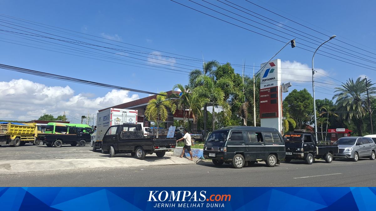 Antrean Panjang di SPBU Sumenep Akibat Pengurangan Pasokan Pertalite