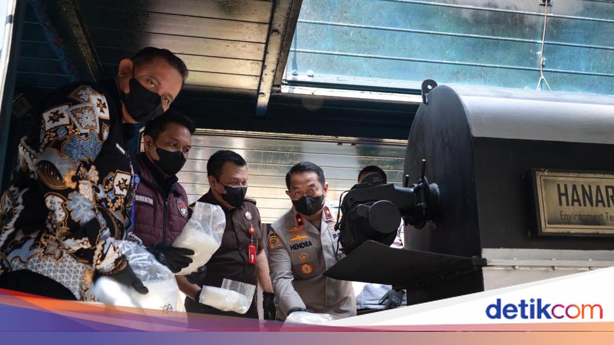 ---
Pemusnahan Narkotika di Polda Banten: 73,2 Kg Sabu dan 7,4 Kg Ganja Dimusnahkan

---