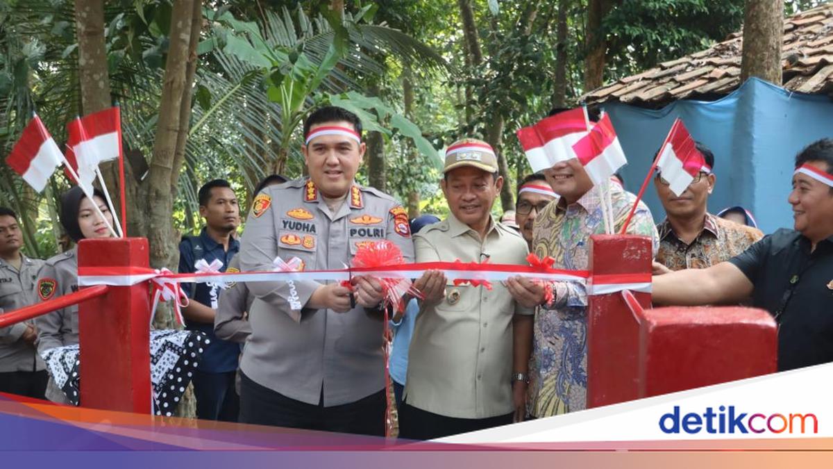 ---
Polresta Serang Kota Luncurkan Pembangunan Delapan Jembatan Merah Putih Presisi

---