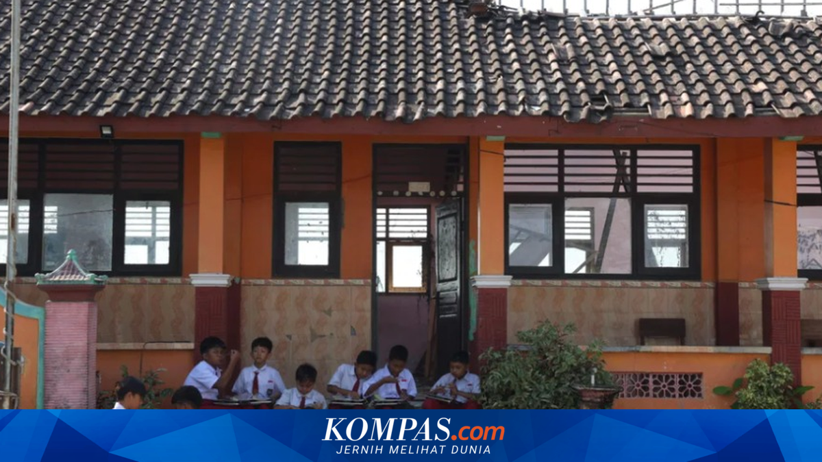 Kondisi Darurat SDN Tanggirejo Grobogan: Siswa Makan MBG di Depan Kelas yang Roboh