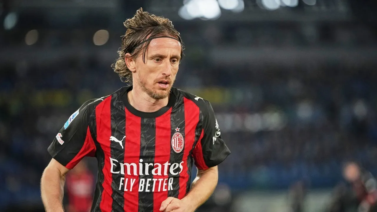 Luka Modric Memilih Bertahan di AC Milan dengan Kontrak Baru