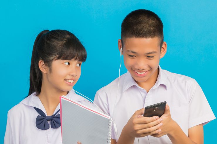 Larangan Ponsel di Sekolah: Upaya Polandia untuk Mengurangi Ketergantungan Anak