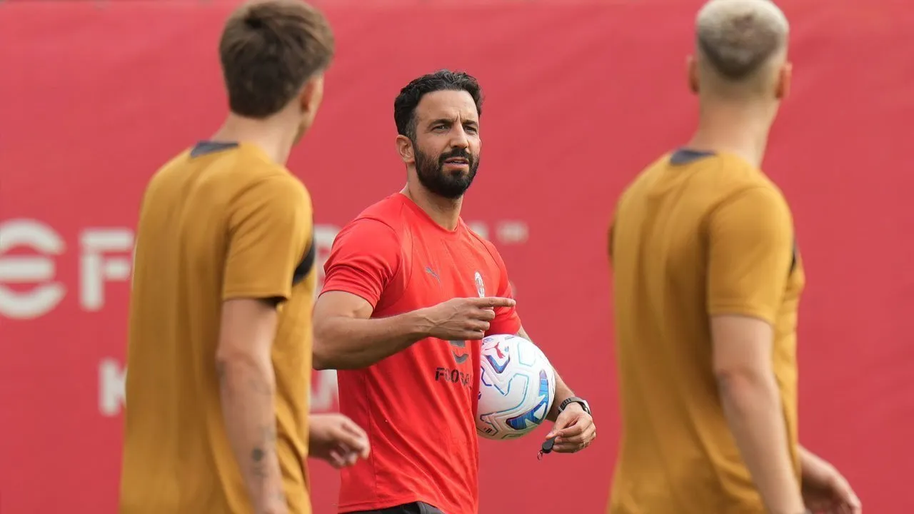 ---
Ruben Amorim Meminta Penundaan Transfer Pervis Estupinan ke Aston Villa

---