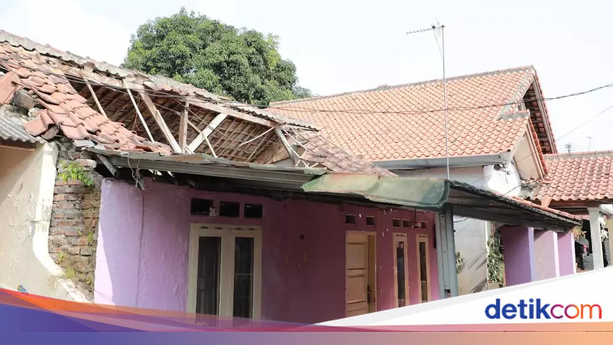 ---
Rumah Warga di Serang Ambruk, Pemkot Siapkan Bantuan Perbaikan

---