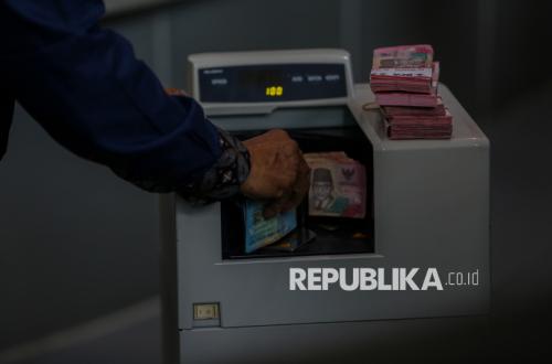 Rupiah Kembali Tertekan Dekat Angka Rp 18.000, Defisit APBN dan Harga Minyak Jadi Ancaman