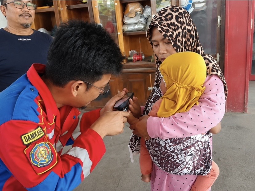 Kepanikan Ibu Saat Jari Tangan Balita Tersangkut di Spion Motor, Berhasil Diselamatkan di Mako Damkar Indramayu