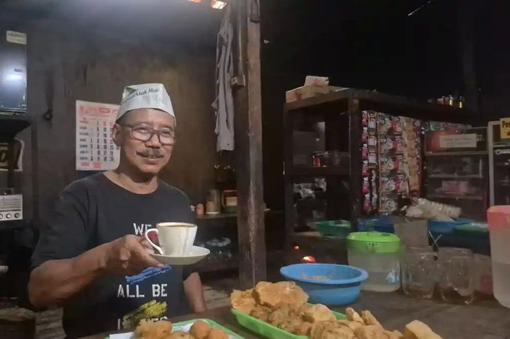 Pasangan Penjual Kopi di Ponorogo Wujudkan Impian Haji Setelah Menabung Sejak 2005