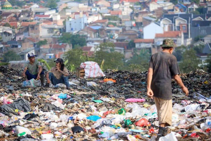 Tindakan Tegas Pemkab Bandung untuk Atasi Masalah Sampah Liar di Jalanan