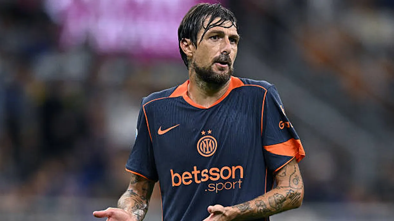 Sassuolo Targetkan Kembalinya Francesco Acerbi untuk Menggantikan Muharemovic