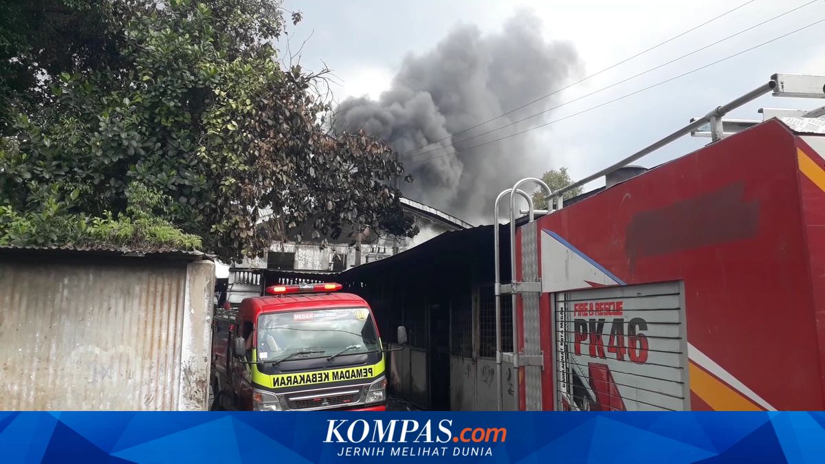 Kebakaran Pabrik Mainan di Medan Masih Terus Berlanjut Setelah 19 Jam