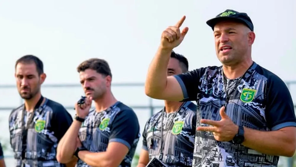 ---
Strategi Kreatif Tavares: Persiapan Spesial Persebaya Hadapi Pra-Musim

---