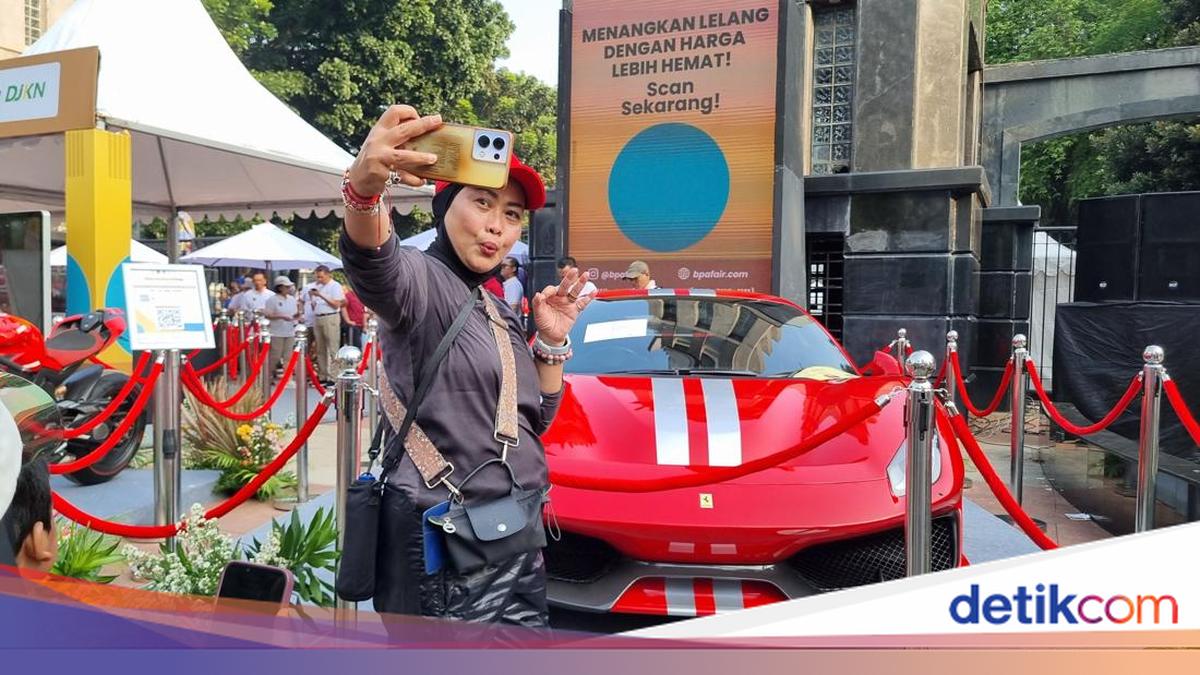 Pameran Barang Mewah Rampasan Kejaksaan Agung di Car Free Day Jakarta