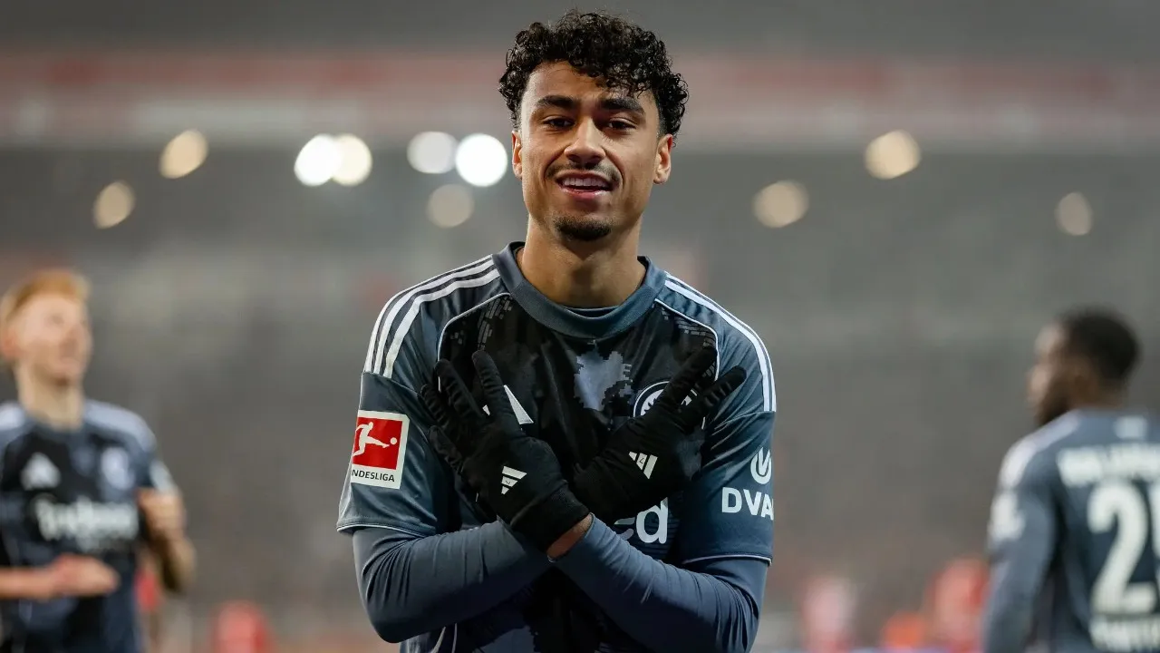 Bayern Munich Dekat dengan Transfer Nathaniel Brown dari Frankfurt