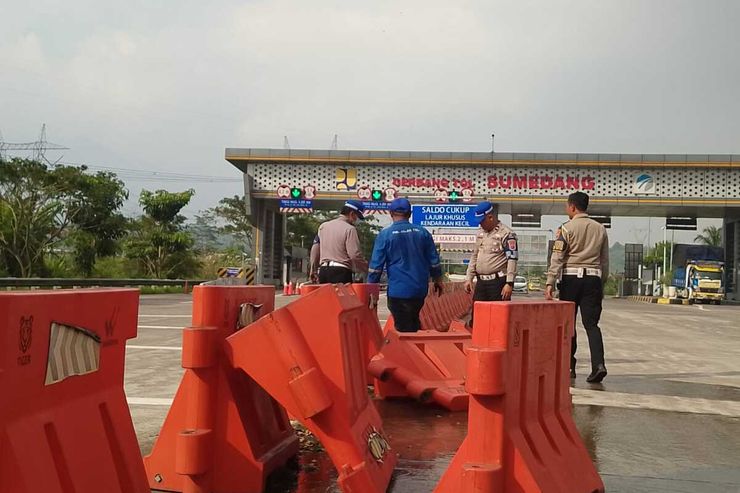 Retakan Sepanjang 80 Meter di Tol Cisumdawu, Pemberlakuan Contra Flow Selama Empat Bulan