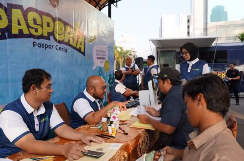 Layanan Paspor di Car Free Day, Warga Jakarta Antusias Mengurus Dokumen