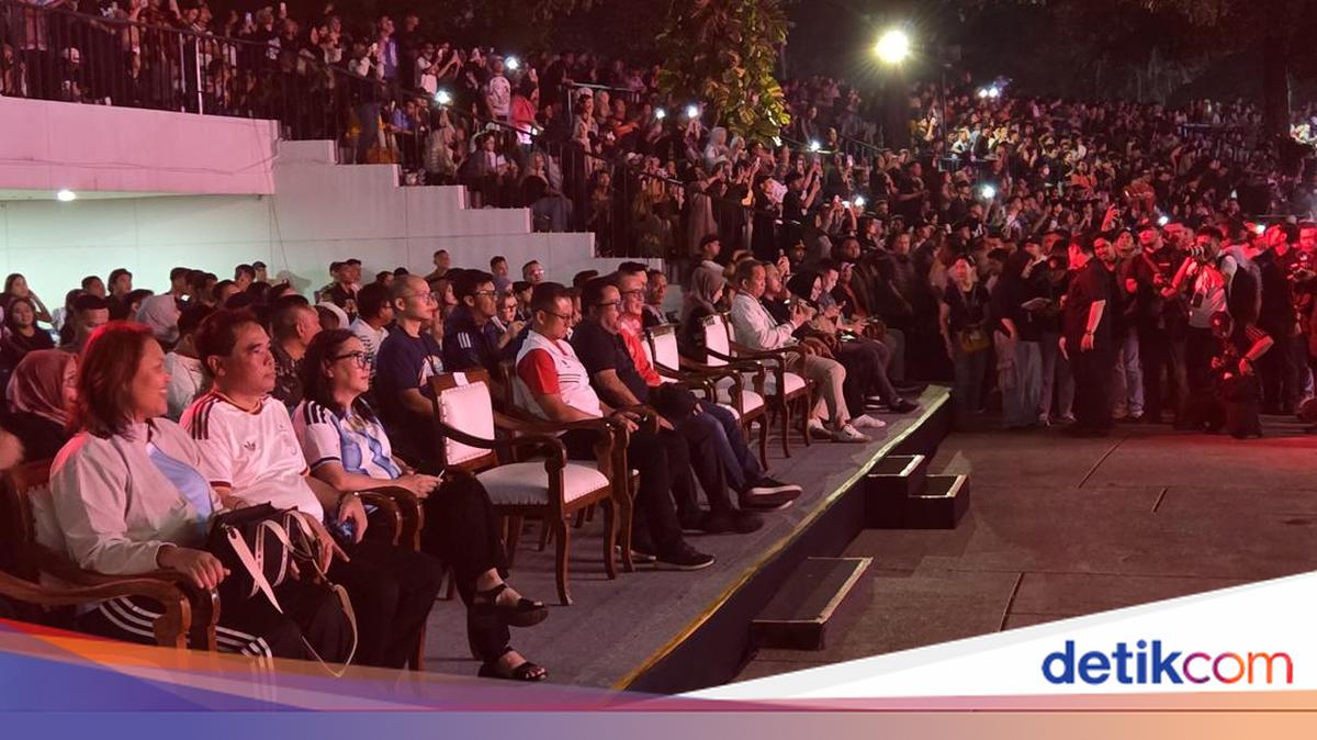 Wakil Gubernur Jakarta Rano Karno Hadiri Nobar Final Piala Dunia di Lapangan Banteng