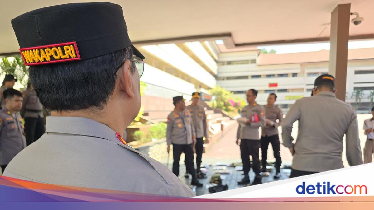 Pengecekan Perlengkapan Calon Taruna Akpol oleh Wakapolri dan Kalemdiklat