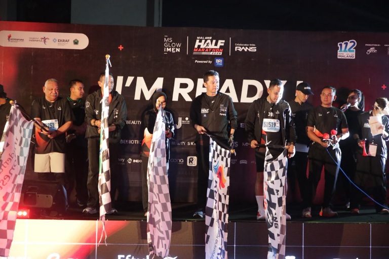 Wamenpora Taufik Resmikan MS Glow For Men Malang Half Marathon 2026, 7.000 Pelari Meriahkan Kota Malang