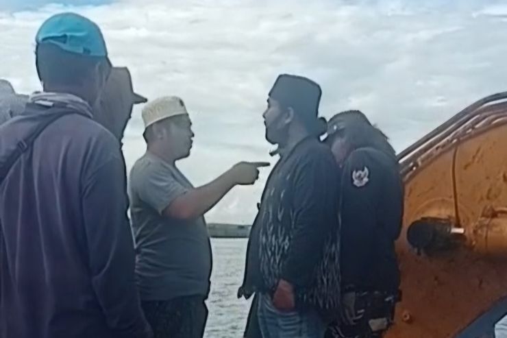 Aksi Warga Sumenep Melawan Reklamasi Pantai: Tolakan Terhadap Keberadaan Ekskavator
